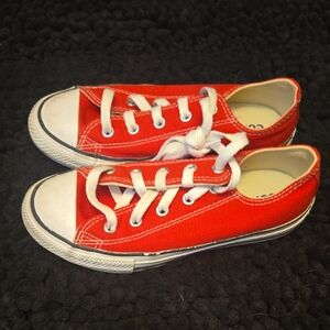 Converse Red